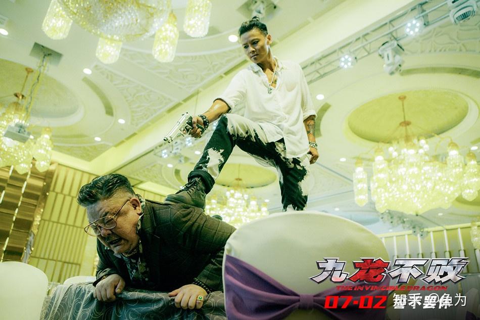 都将遭遇前所未有的危机,尤其九龙探长与同为警员的未婚妻联手捉凶,却