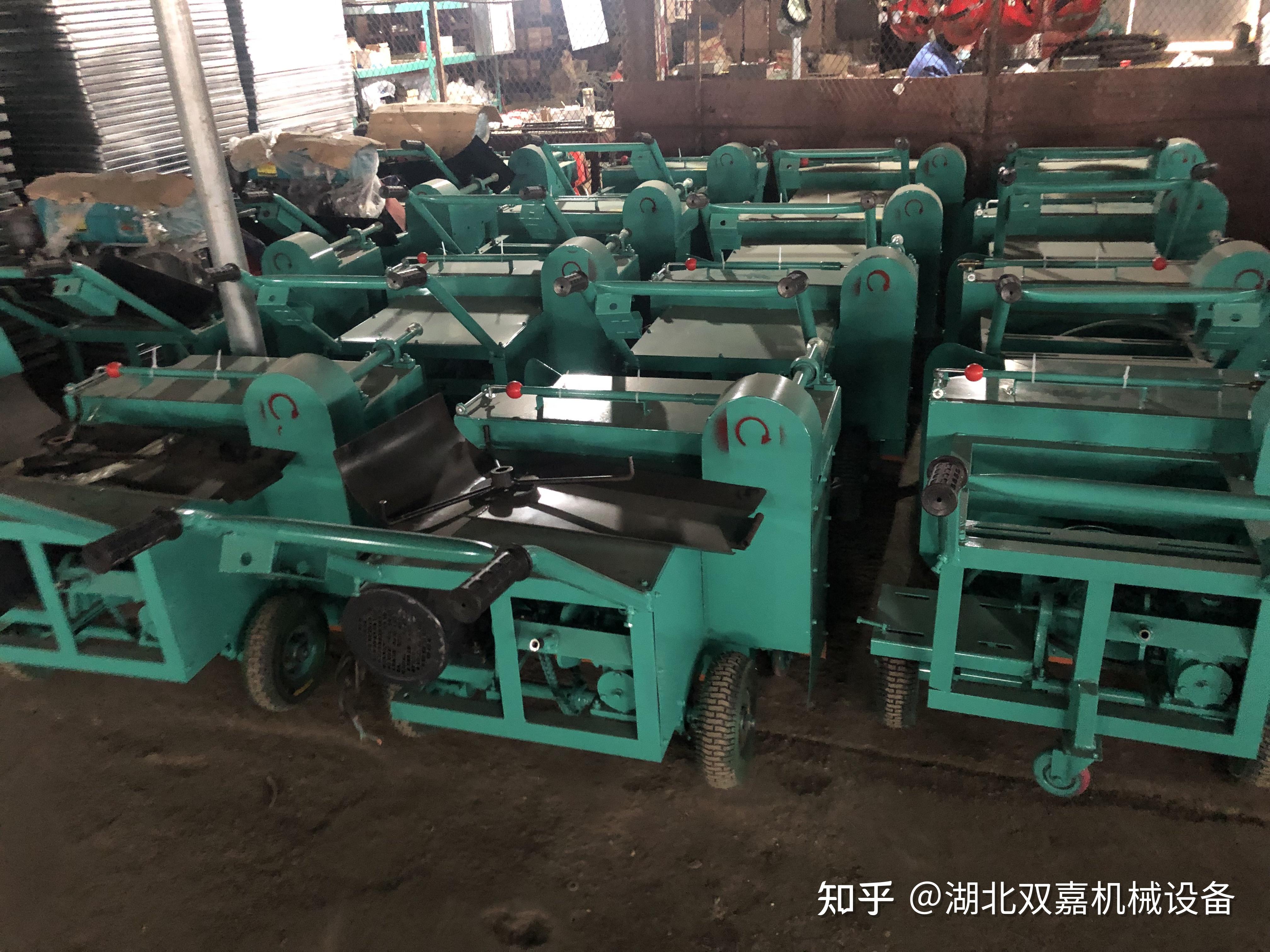 食用菌自走式拌料机柴油款拌料机电动款拌料机