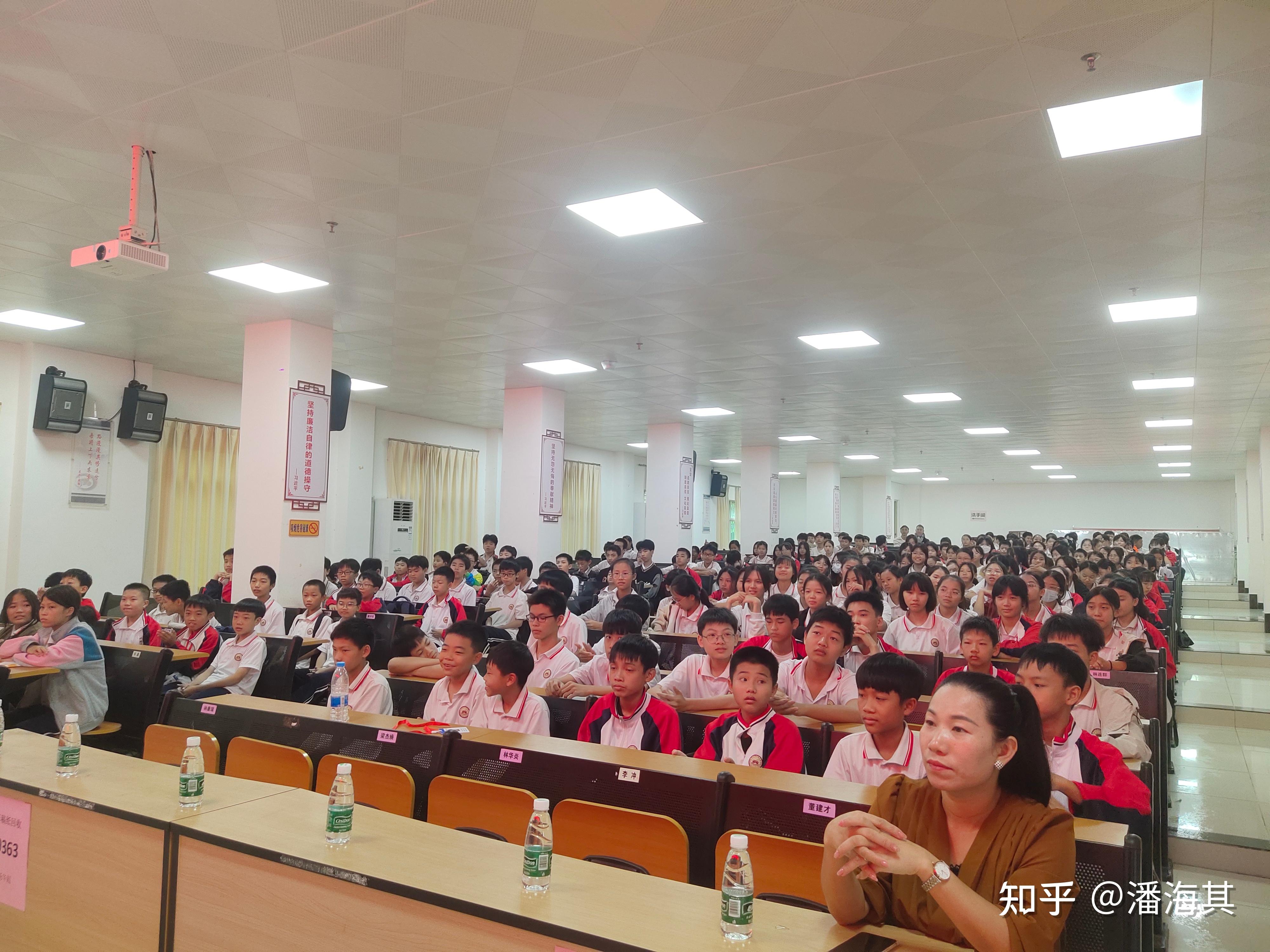 2023年广东省计生协青春健康送课活动在吴川市吴阳中学举行