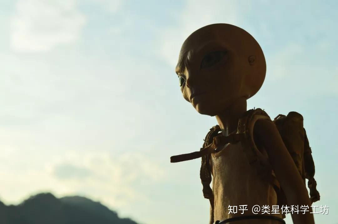 《黑衣人》,《星际迷航》等,引导并组织学生进行头脑风暴,想象外星人