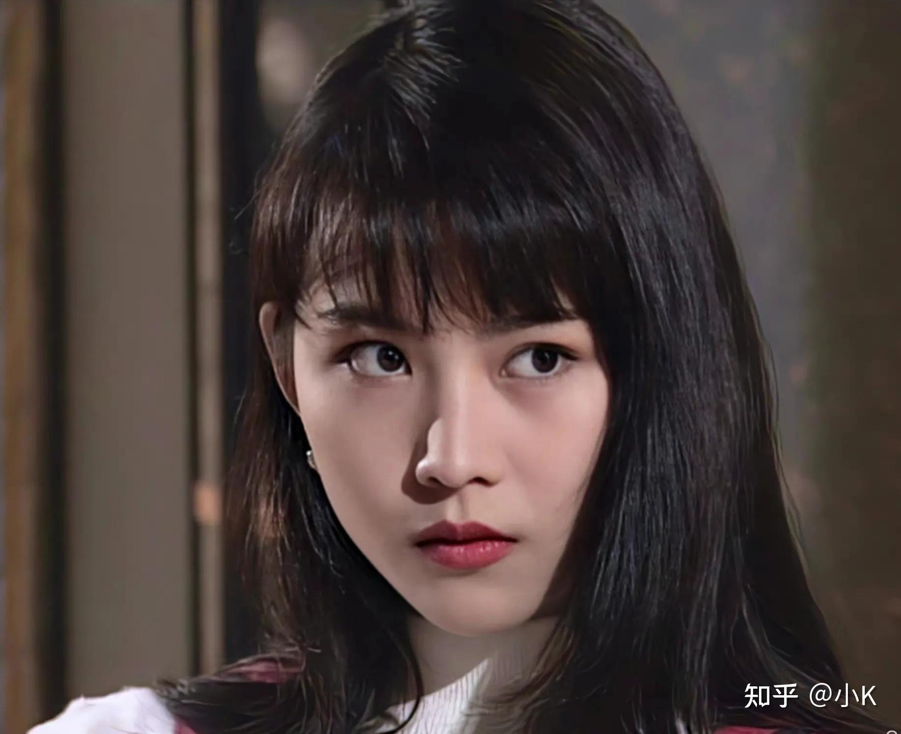 文章开头蔡少芬就教年轻人如何能更美,在了解到蔡少芬年轻时的颜值后