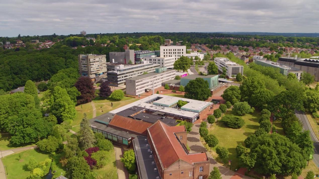 南安普敦大学(university of southampton),或作南安普顿大学,是一