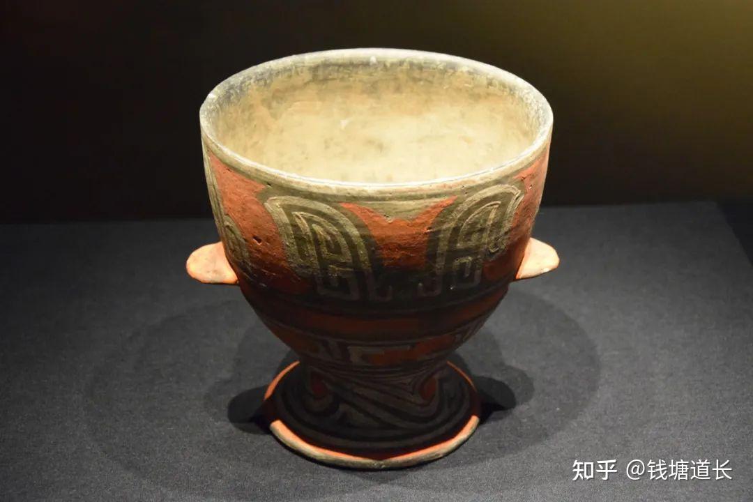 陶寺的彩陶器不少,这些彩陶器,实用而不失精美,它们的存在,无疑为本次