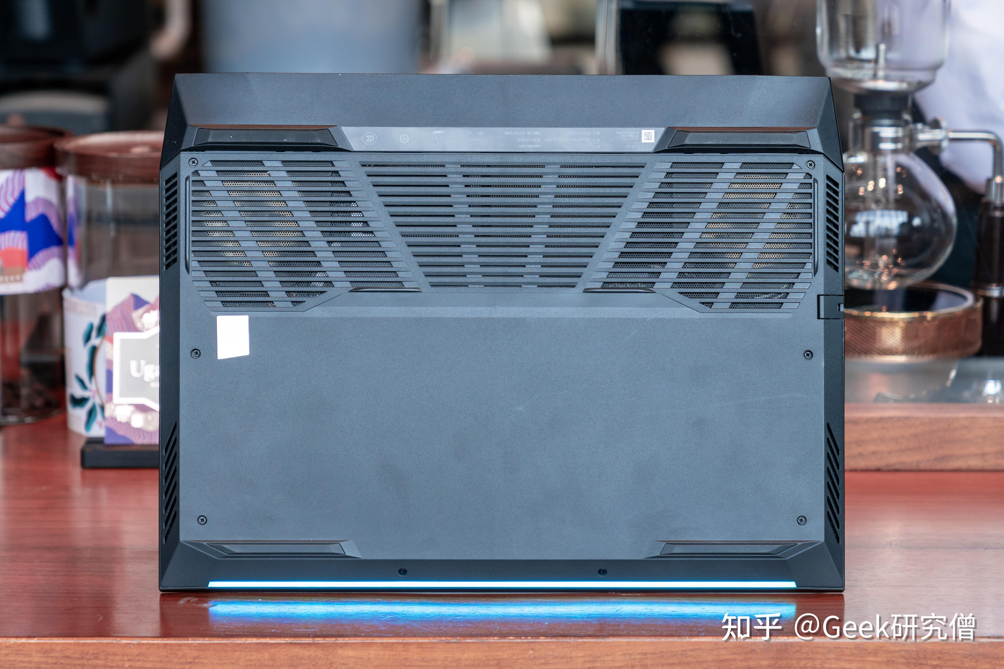 四,性能之外,dell 游匣 g15-5521 黑金版的外观设计有哪些亮点?