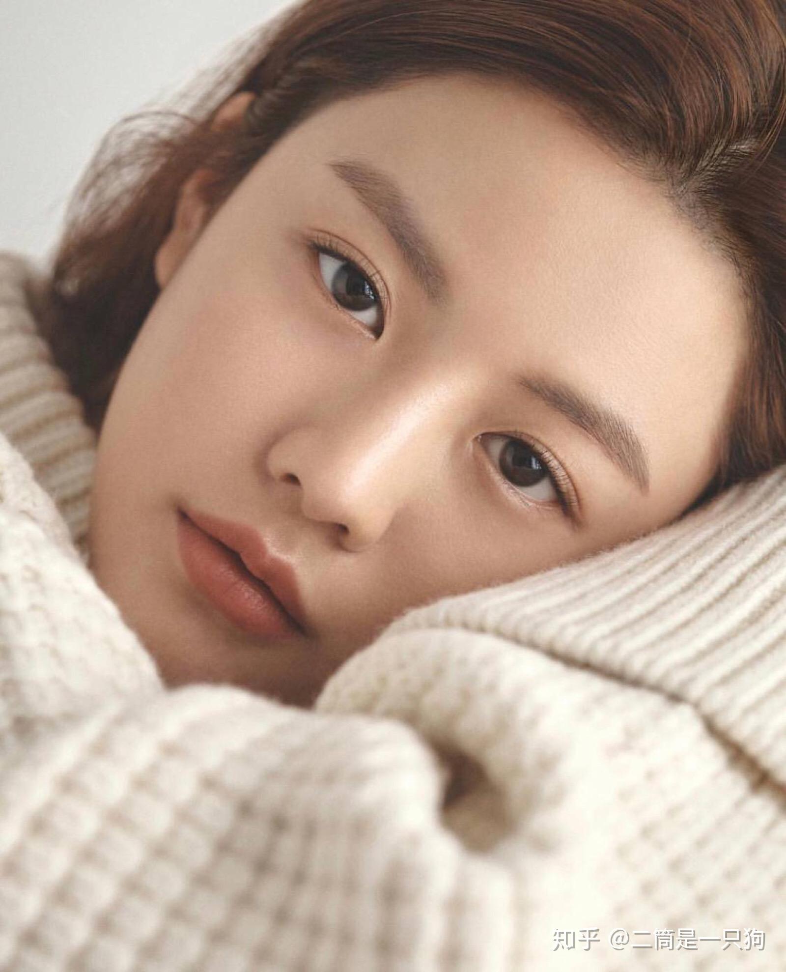 先来品品她的颜↓前段时间新人女演员高允贞就"震惊"了整个韩国,甚至