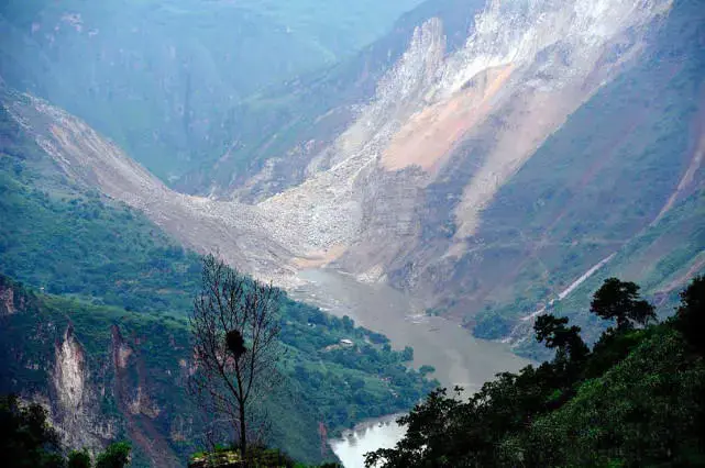 堰塞湖,贮蓄的不仅仅是水