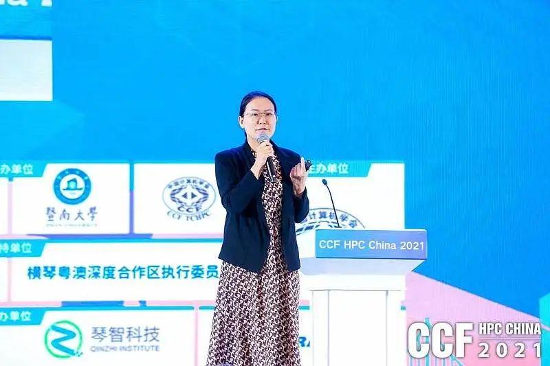 「八卦炉」炼丹规模直逼人脑！清华、阿里等搞了个174万亿参数大模型