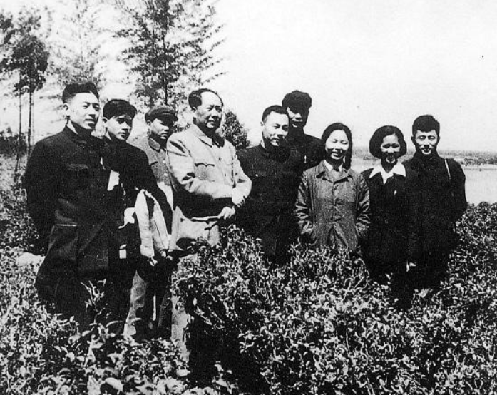 周世钊:曾收留无处可住的毛泽东,同窗5年毛泽东赠他50首诗 - 知乎