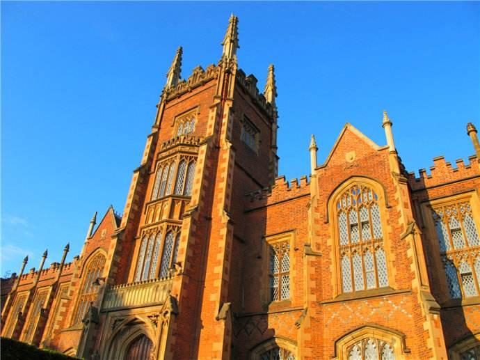 皇后大学一个及美貌与才华于一身的贵族学校