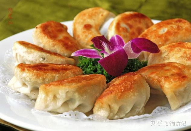 饺子直接煎能熟吗 v2-2952f159363b9872d6beaa8ee3a26f91_r.jpg