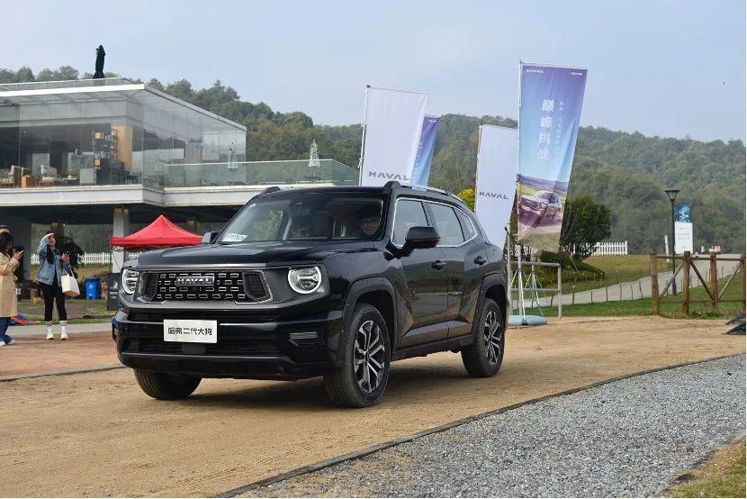 34刻度潮野座驾哈弗二代大狗燃油四驱版的越野三科考