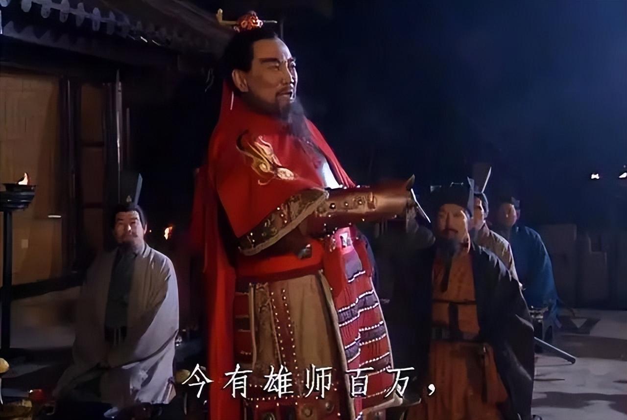 演义》刚开始招演员的时候,一窝蜂的人都是冲着曹操去的,当时的鲍国安