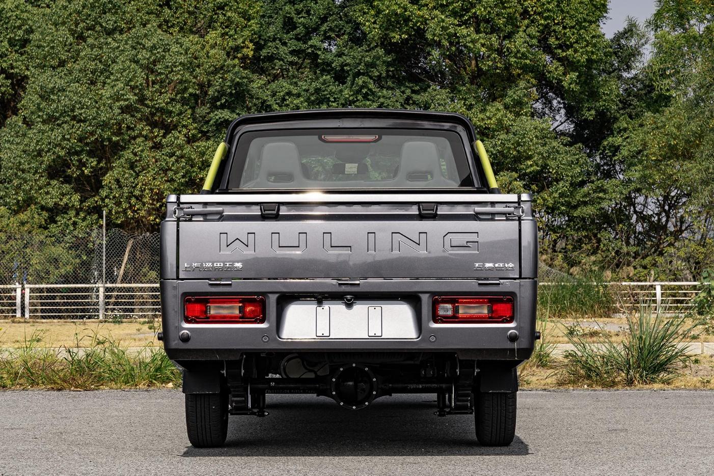 它是五菱首款皮卡可能会有些不太严谨,毕竟五菱目前就有五菱宏光小卡