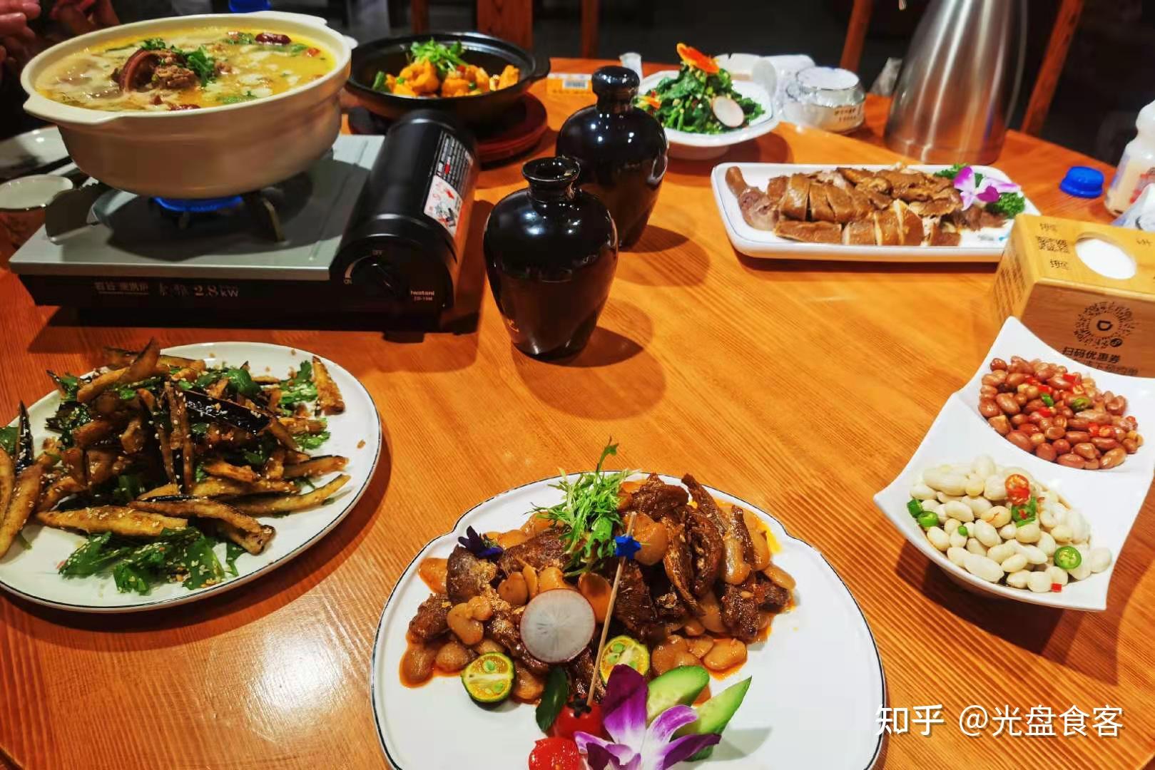 朋友请客吃饭点8个菜花费200元好吃好看又营养吃得太值了