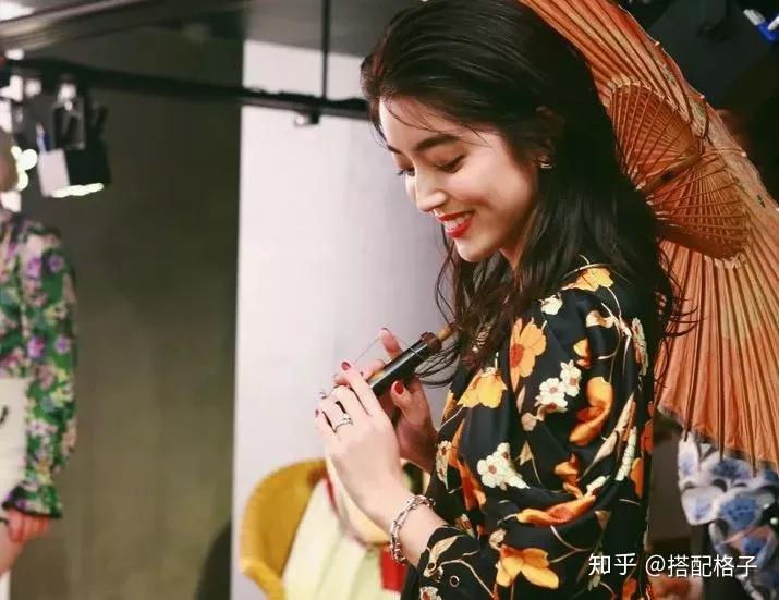 162的日本港风美妆博主教你做旧时光美人化妆穿搭