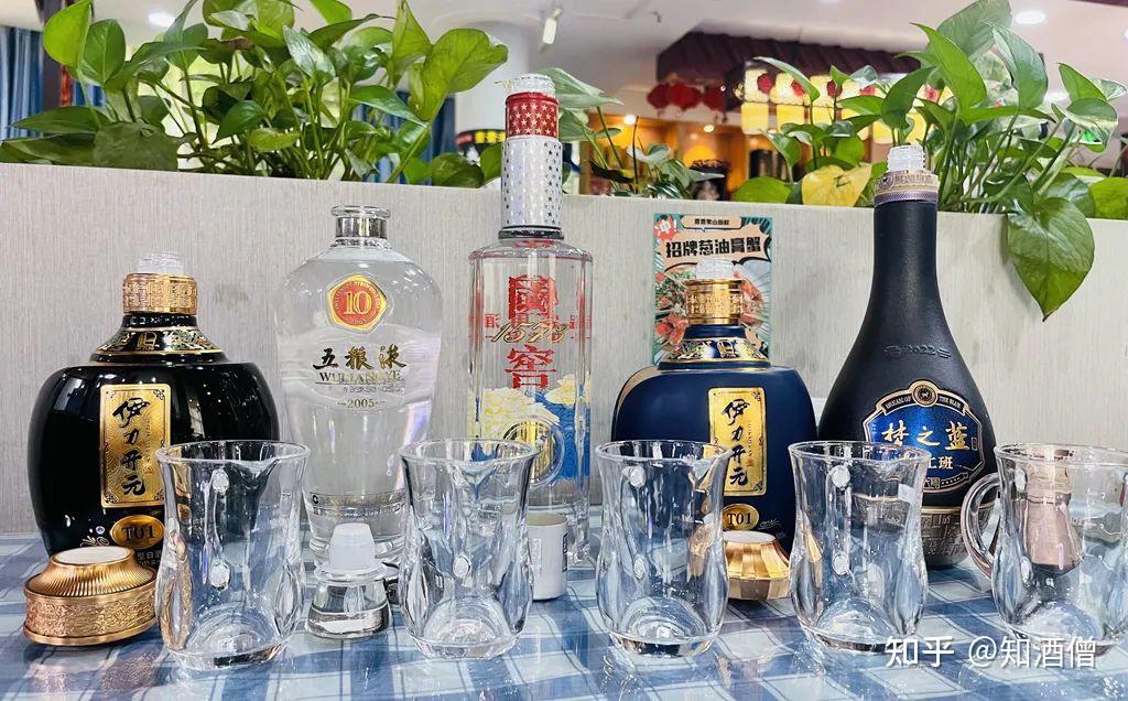 与这个酒的所有关系如下:文章写出来后,伊力开元的人在后台给我留了言