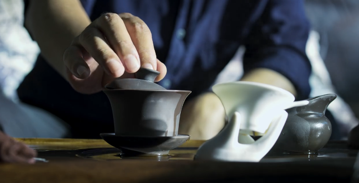 2,补漏剖析:从"请茶"手势细节看马局的嫌疑