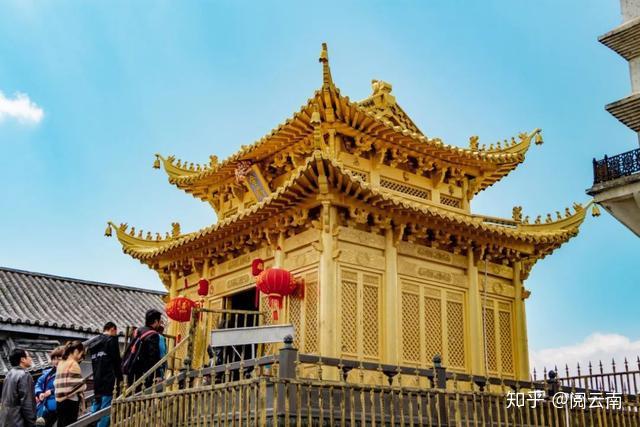 金頂寺是整個雞足山海拔最高的寺院,寺院建於雞足山山頂的天柱峰上