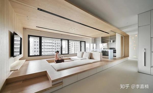 这个下沉式卡座超有意思,它是下沉式客厅的家具,也是"平床"的一份子.