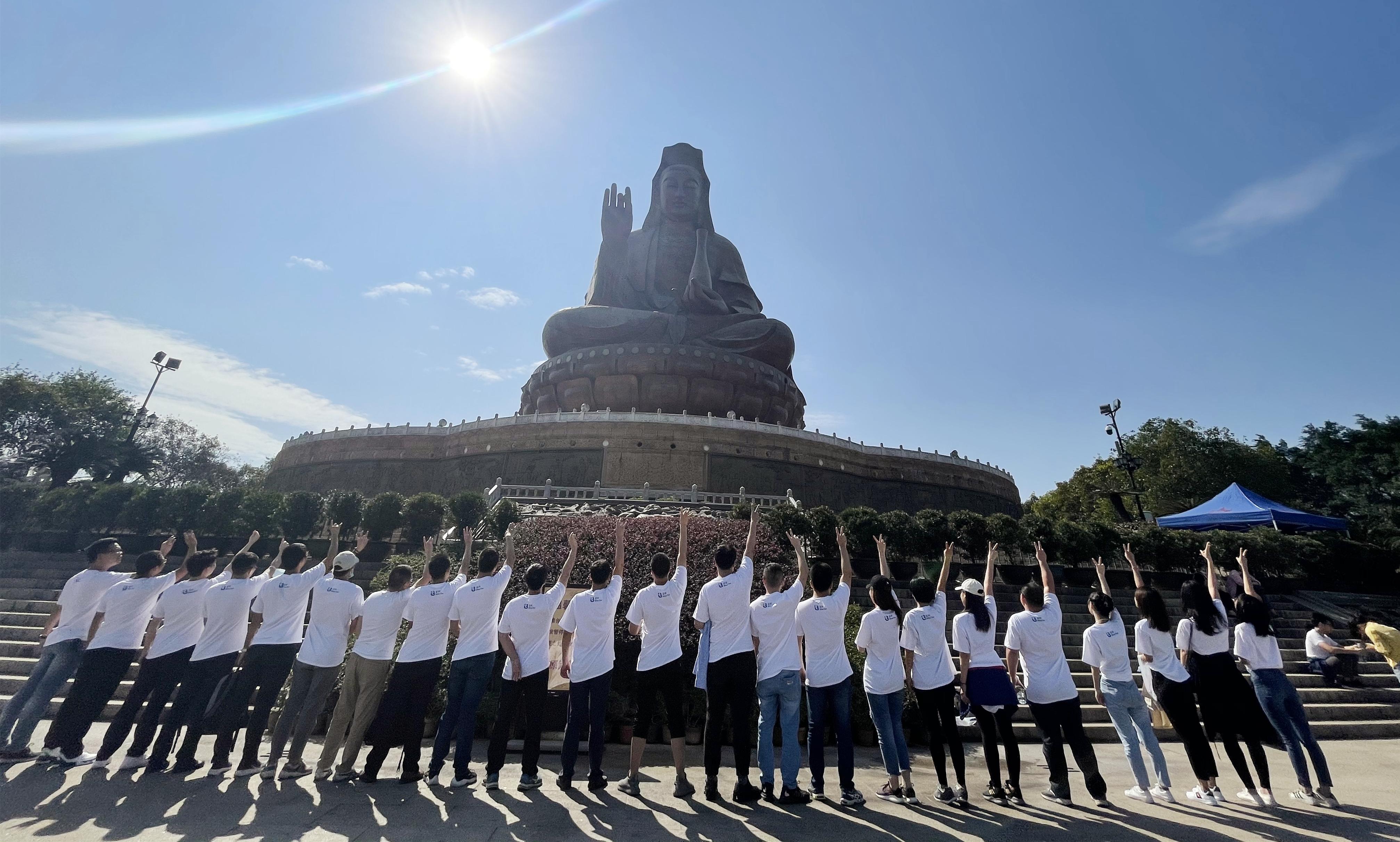 在大家热切的期待下,迎来了11月8日的西樵山一游,西樵山是广东四大