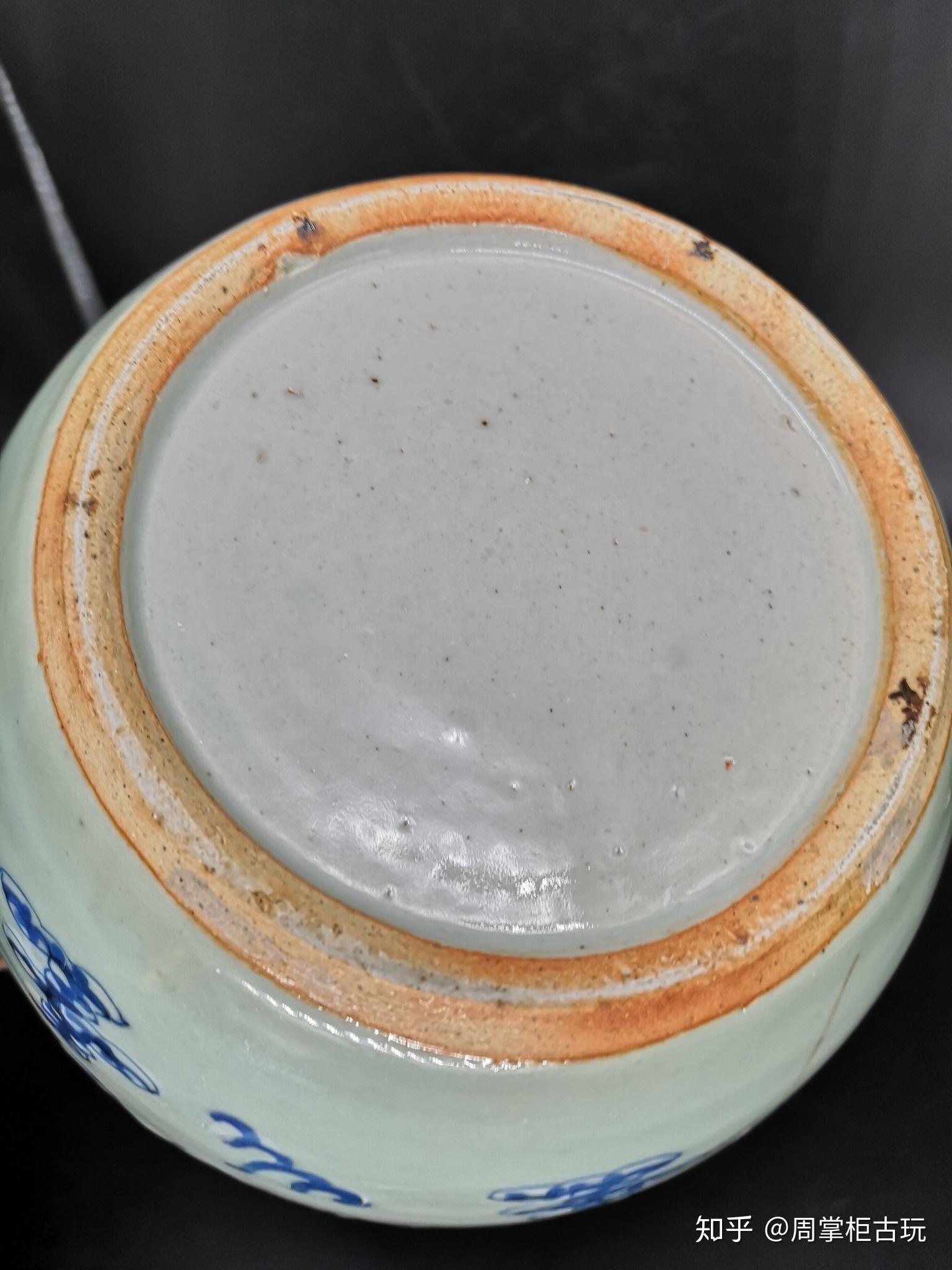 清嘉道狮子滚绣球青花罐