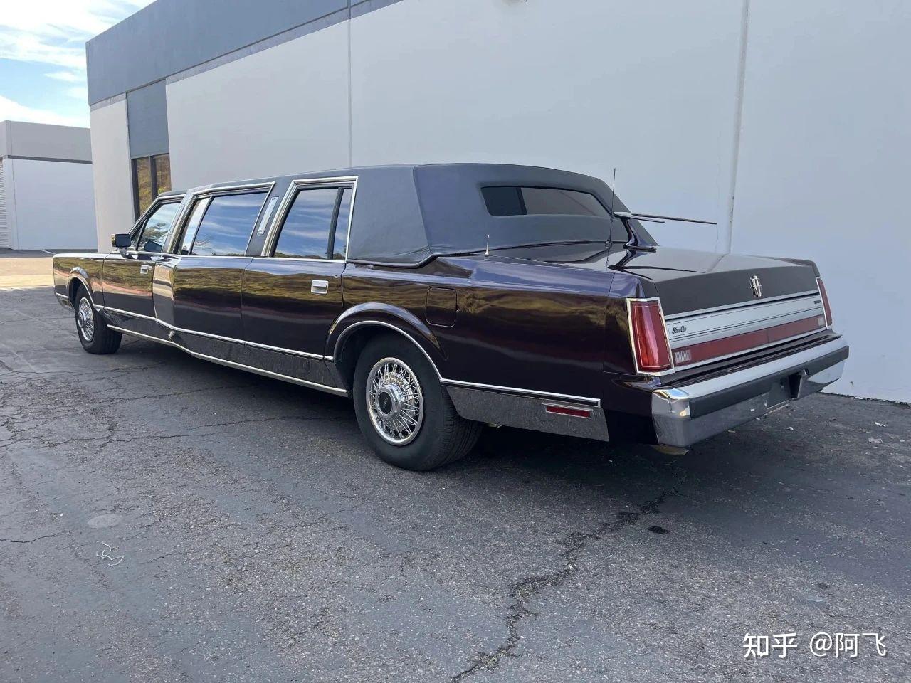 曾被美国著名演员拉里哈格曼拥有1988年林肯towncar加长版