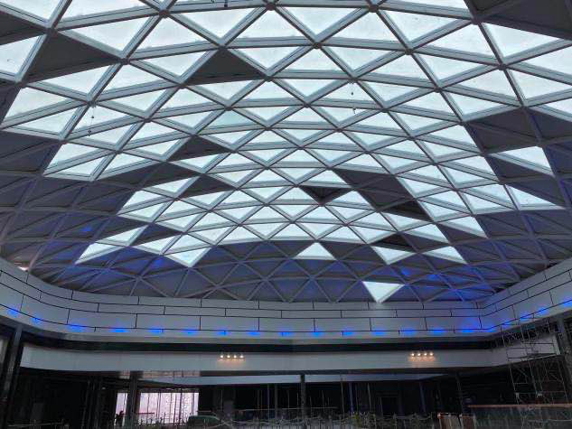 的多轮讨论△重庆市悦来美术馆项目外观穹顶玻璃遮阳问题因其造型特殊