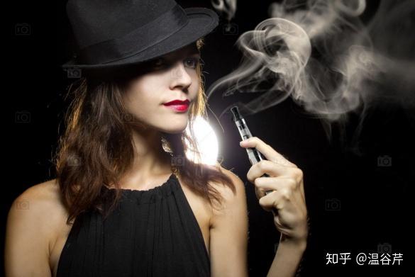 口感方面更丰富,与传统香烟比更健康,明星的代言和参与让电子烟更容易