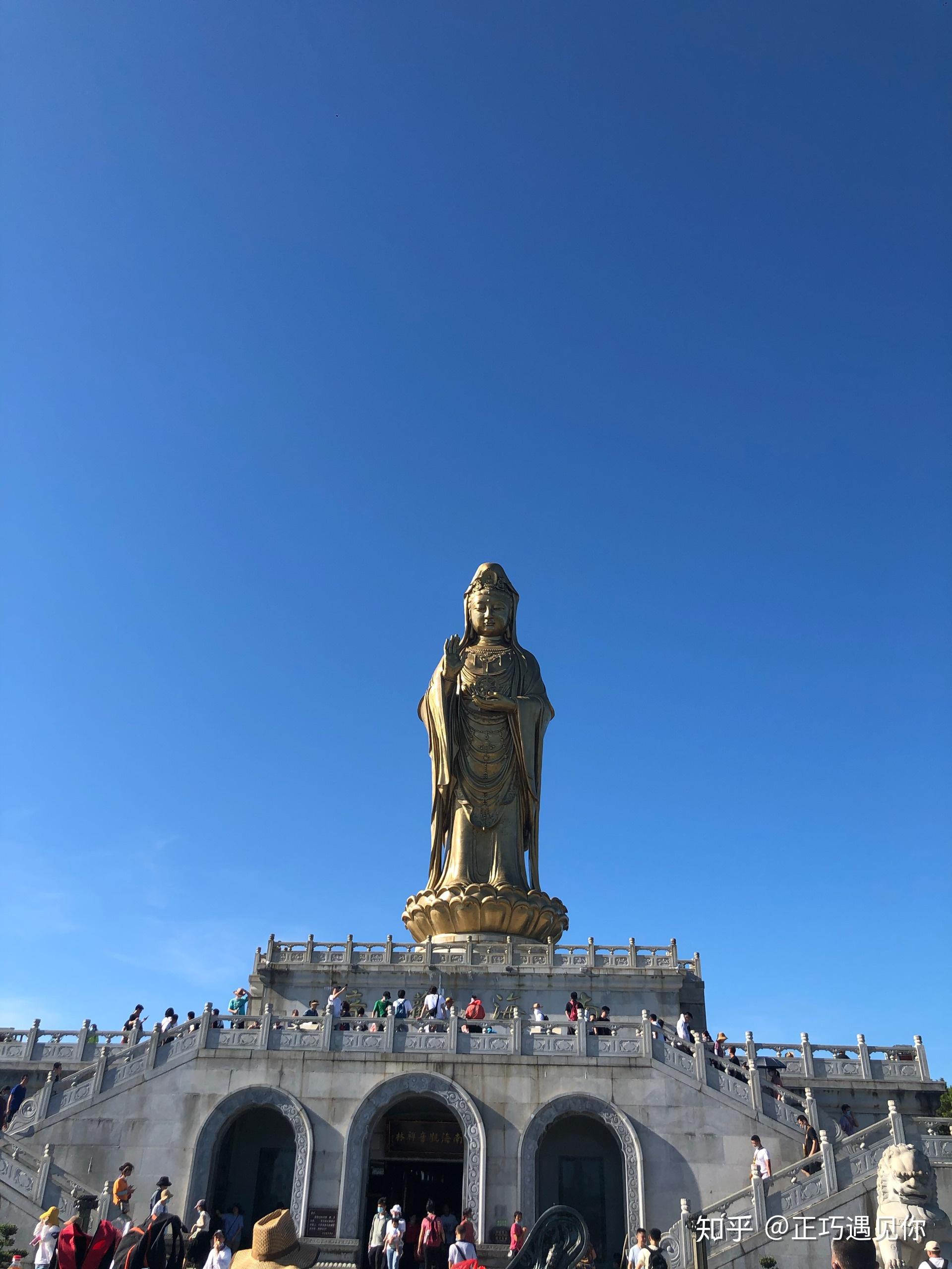 最出名的就是三个大寺庙,普济寺,法雨寺,慧济寺还有南海观音这几个