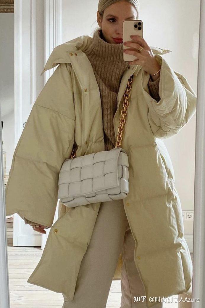 今年流行穿浅色羽绒服,温柔高级有气质! - 知乎