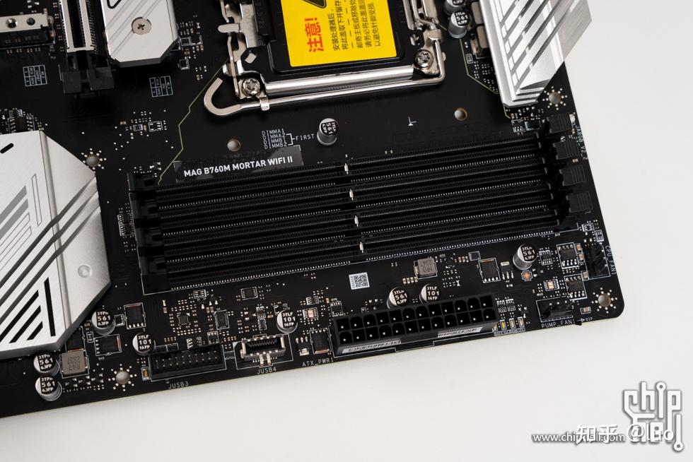 主板下方区域,包括2条pcie插槽,第一条为pcie 5.