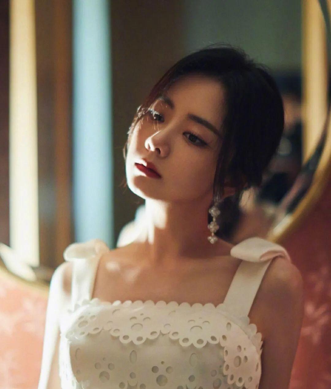 圆脸女孩这些发型让你高级又减龄展现清纯气息