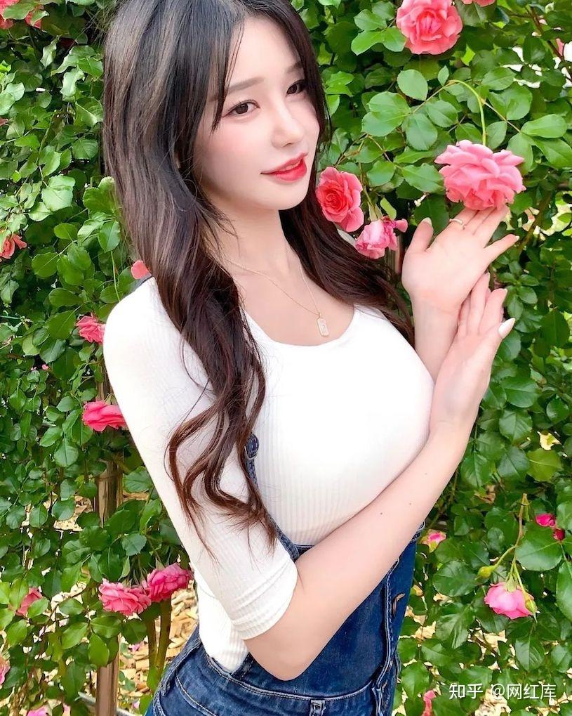 韩国美女网红张惠善游泳辣照爆火网络,诱惑的白嫩胴体太有看点!