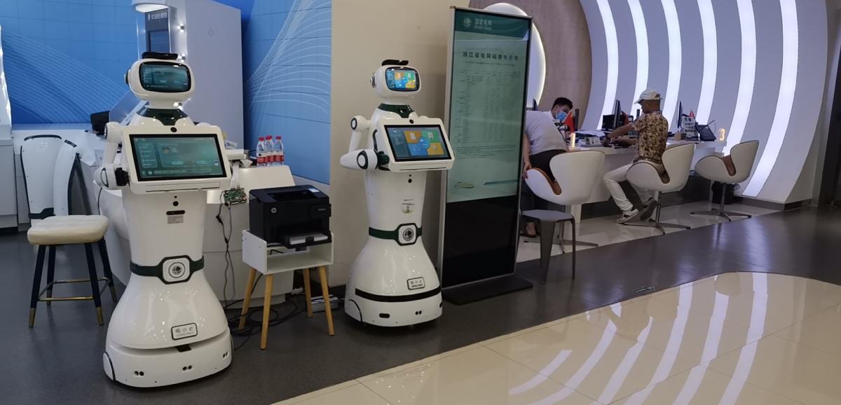 银行迎宾机器人为传统智慧银行系统注入了全新智力