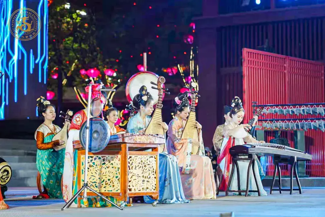 西安外事古乐团钟鸣鼓乐大唐不夜城演出带你梦回盛世大唐