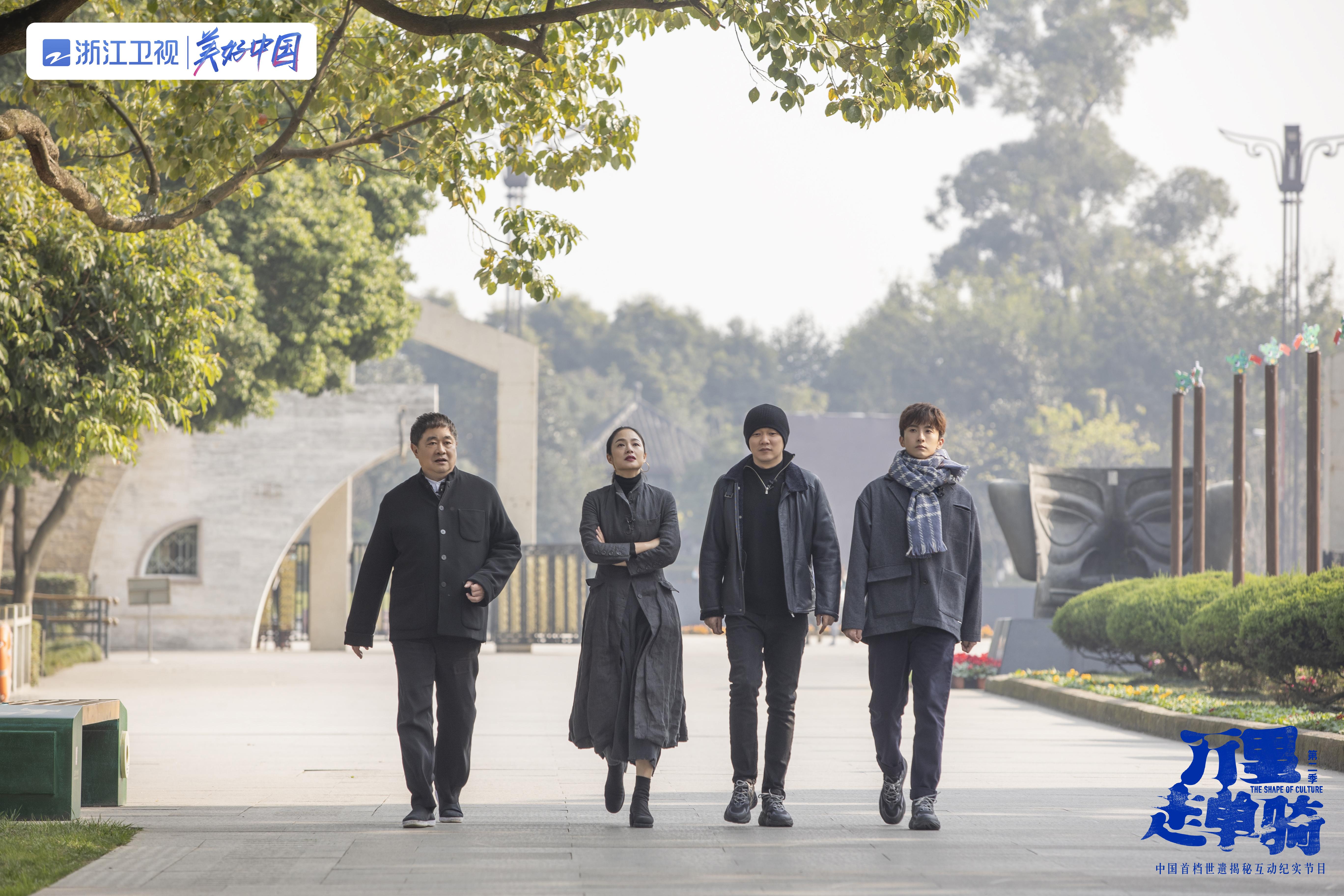 三星堆八号坑文物首次问世万里走单骑第二季探秘古蜀文明