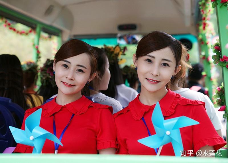 豫西大峡谷全国双胞胎漂流节 百对双胞胎游客眼花缭乱分不清