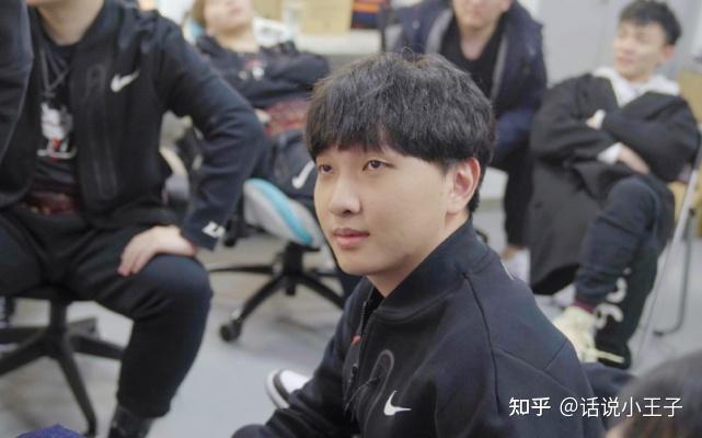 又在哀求兮夜上场jdg惨遭edg吊打网友怒喷兮夜赶紧跑吧