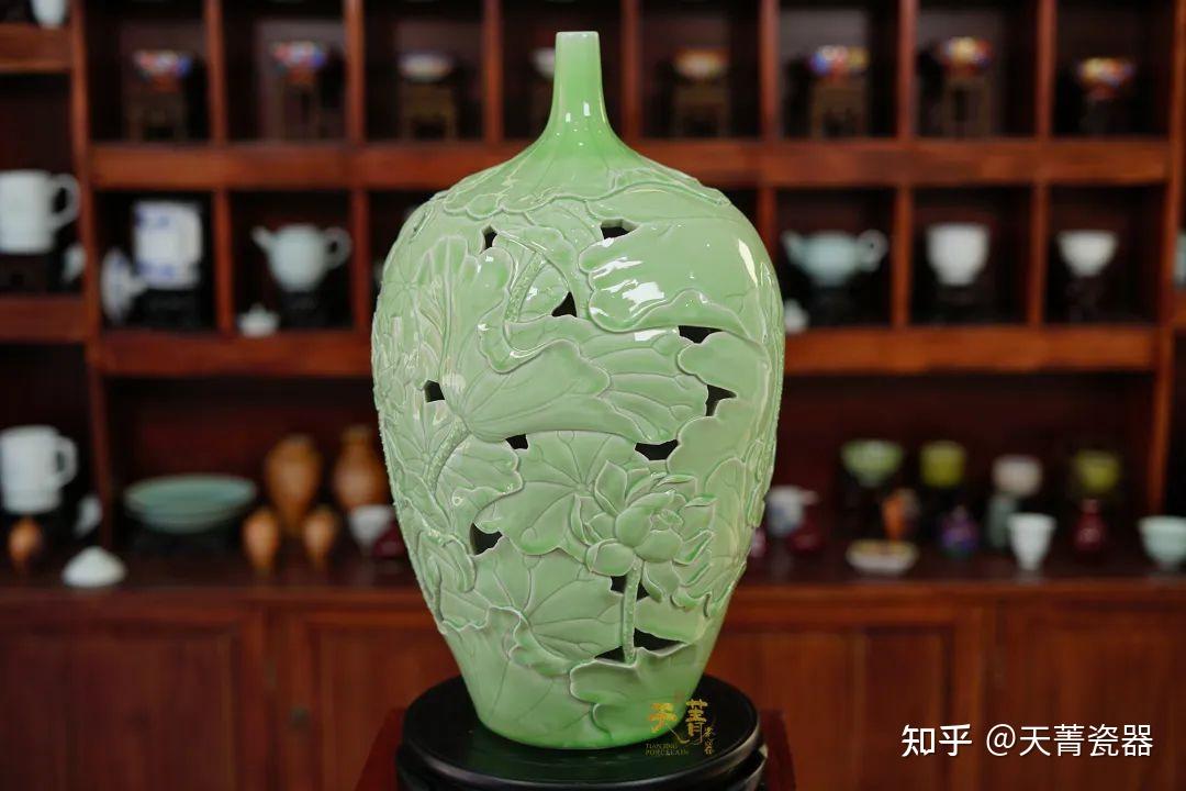 天菁瓷器:国家一级技师,皇家陶瓷浮雕工艺传人【洪勤浪】,刀笔筑梦