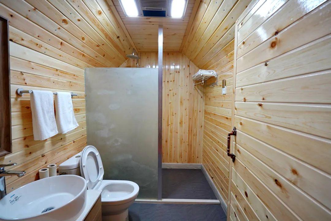 巴音布鲁克:独库公路正线上的唯一小镇!景区值不值得进?去看看 - 知乎