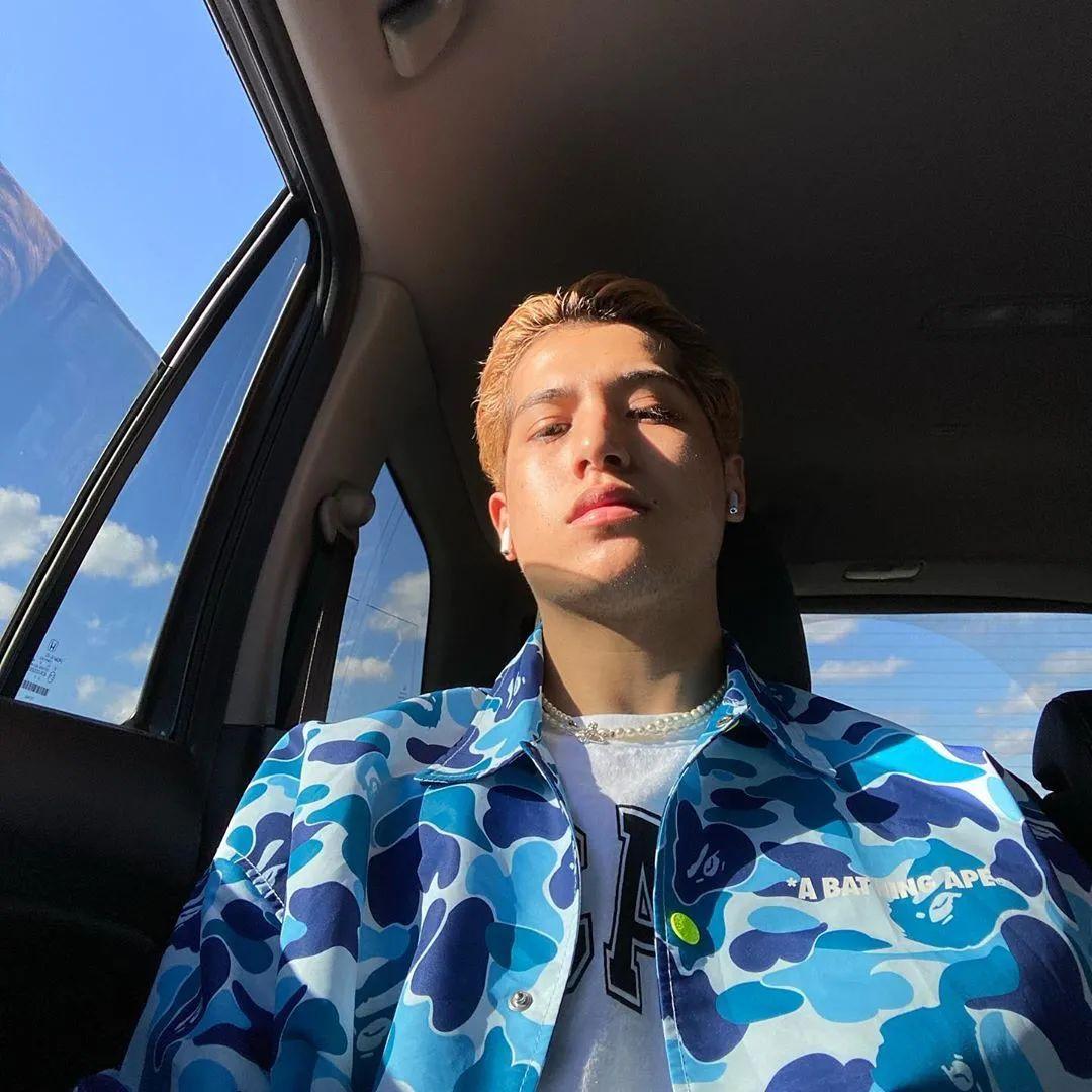 upopfunkyboy追星追成超级新星身高193的混血kol成名史