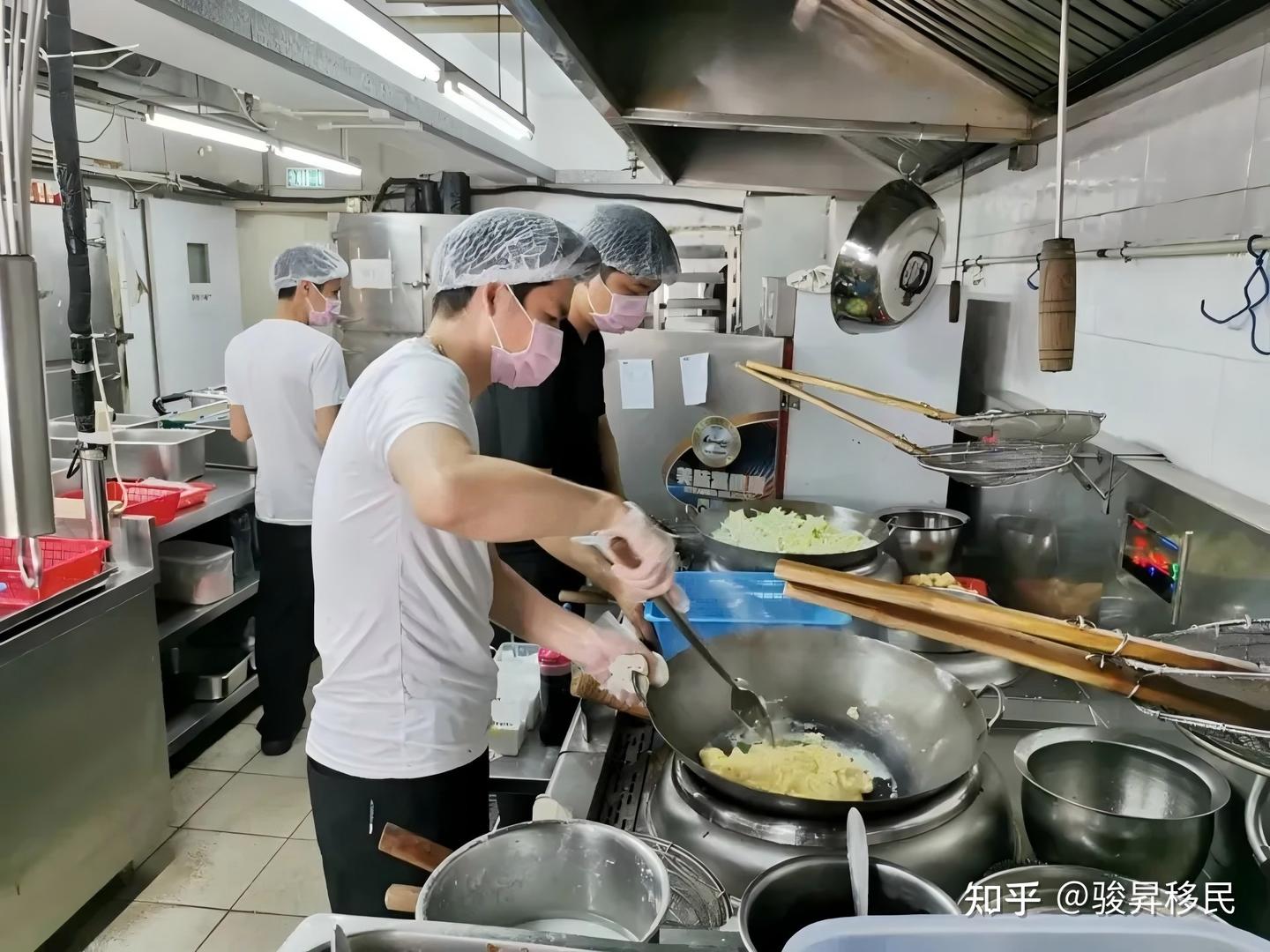 四万外劳的选择:当生活所迫遇上“香港梦”的现实边界 - 知乎