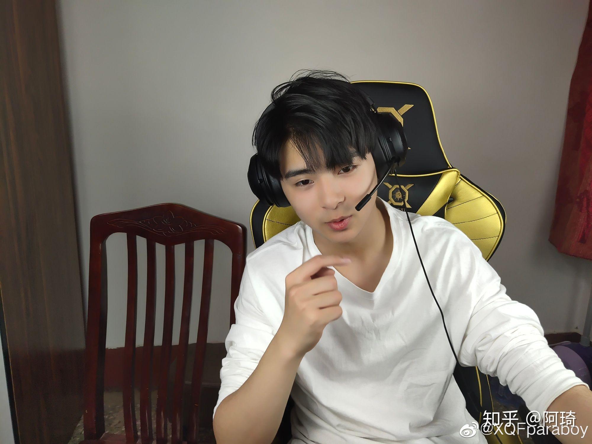 和平精英吃鸡职业选手xqf伞兵令a6的键位设置灵敏度2020年4月29日更新