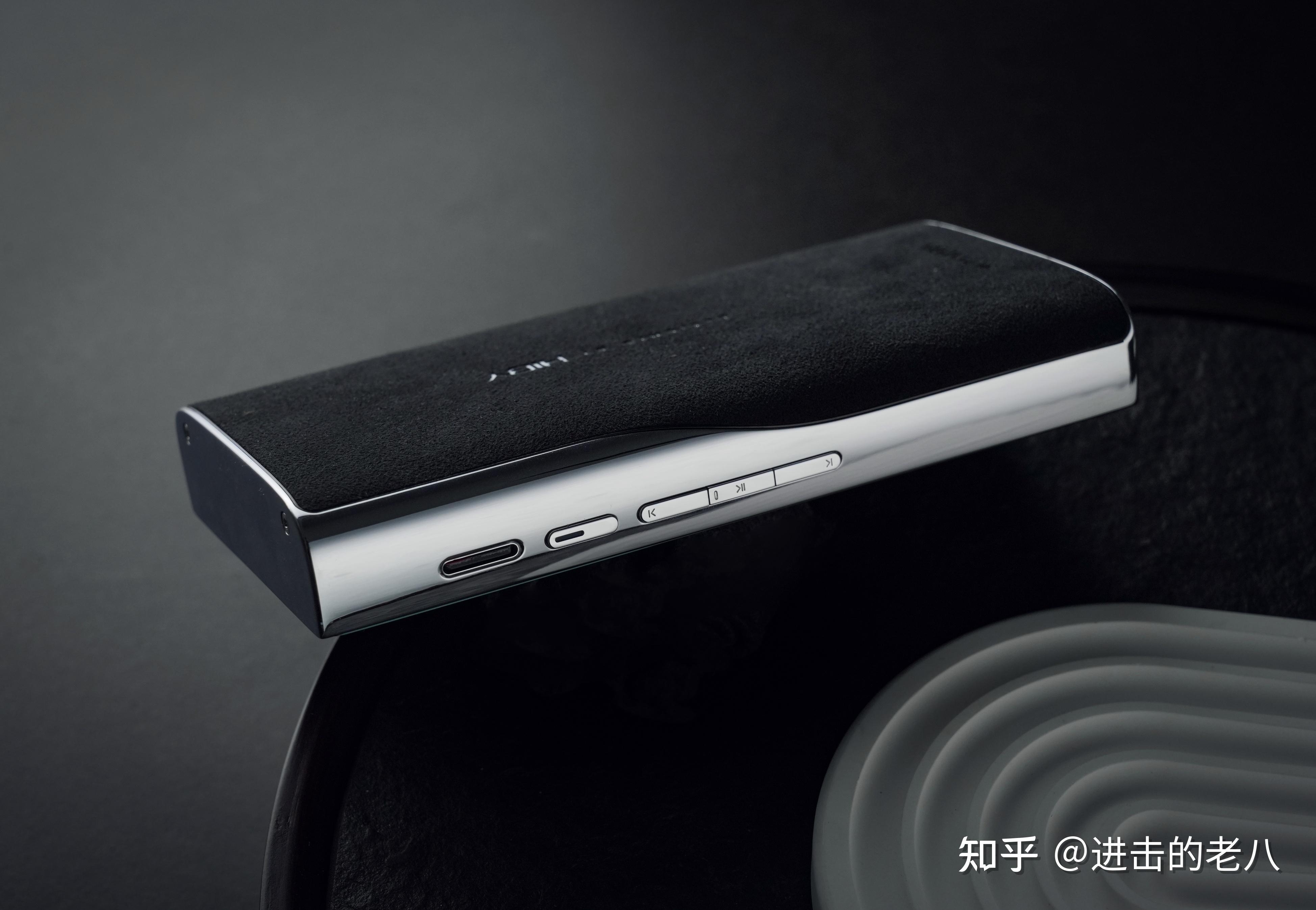 好在海贝这次准备的保护套也同样精致,之前r6 pro二的皮套做了颜色