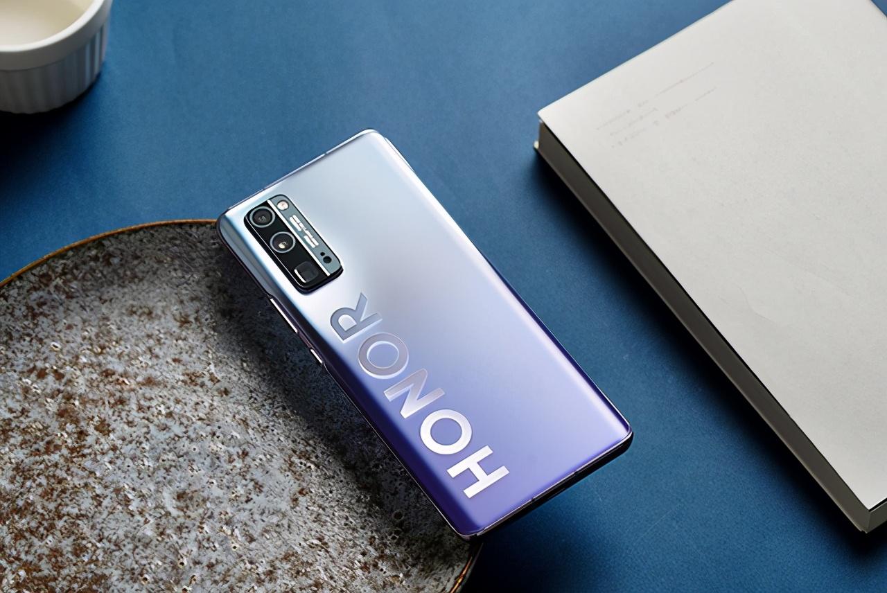 荣耀30别出心裁出色拍照独特外观麒麟985还香不香