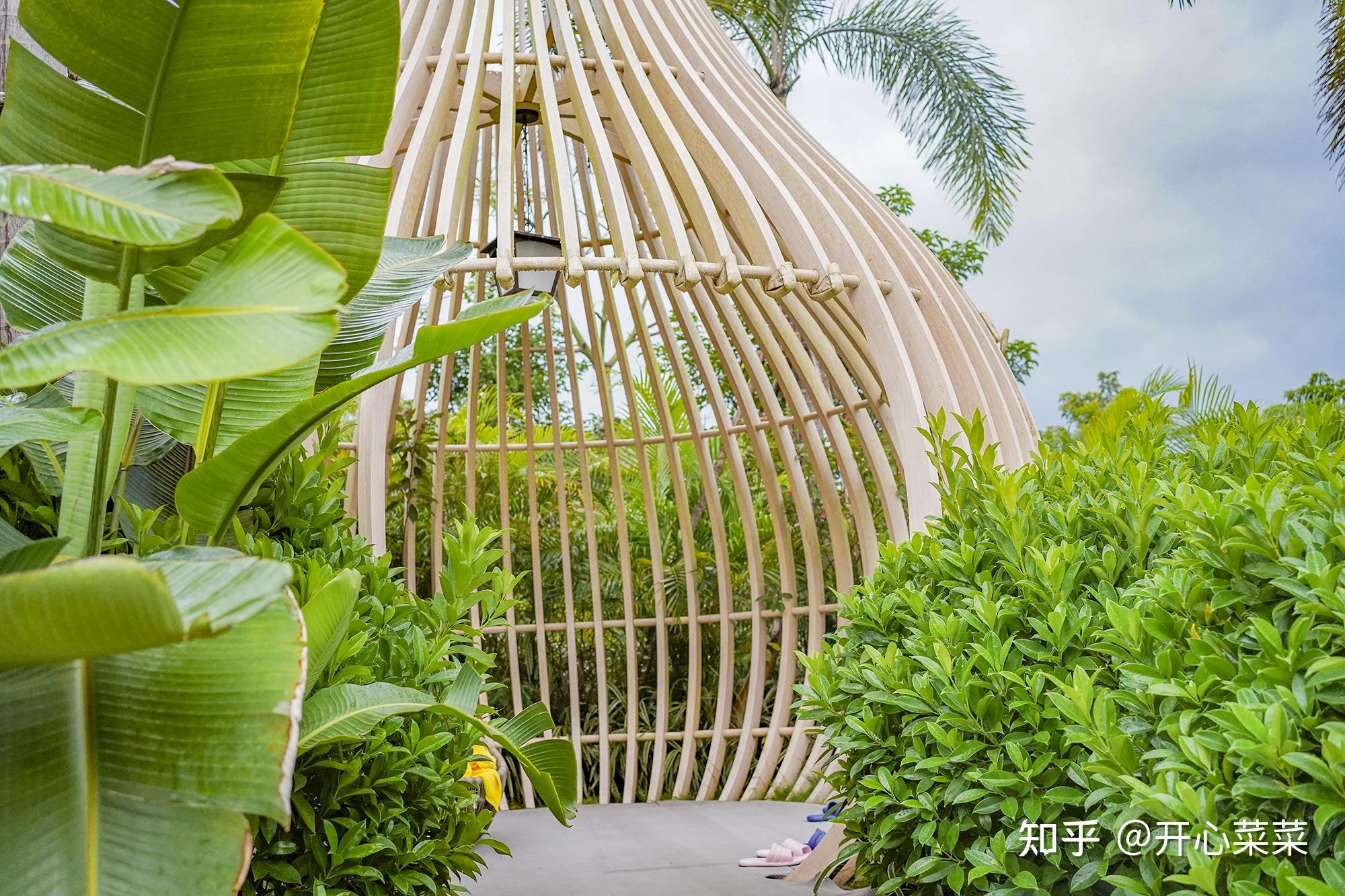 森林海温泉酒店距离我们所住的鸿安精品民宿大约有1公里左右的路程