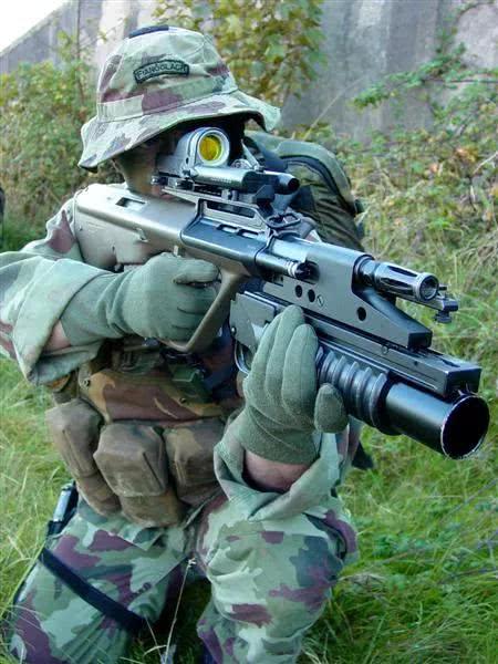 m203枪挂榴弹发射器,美军单兵装备最广泛的一种型号.