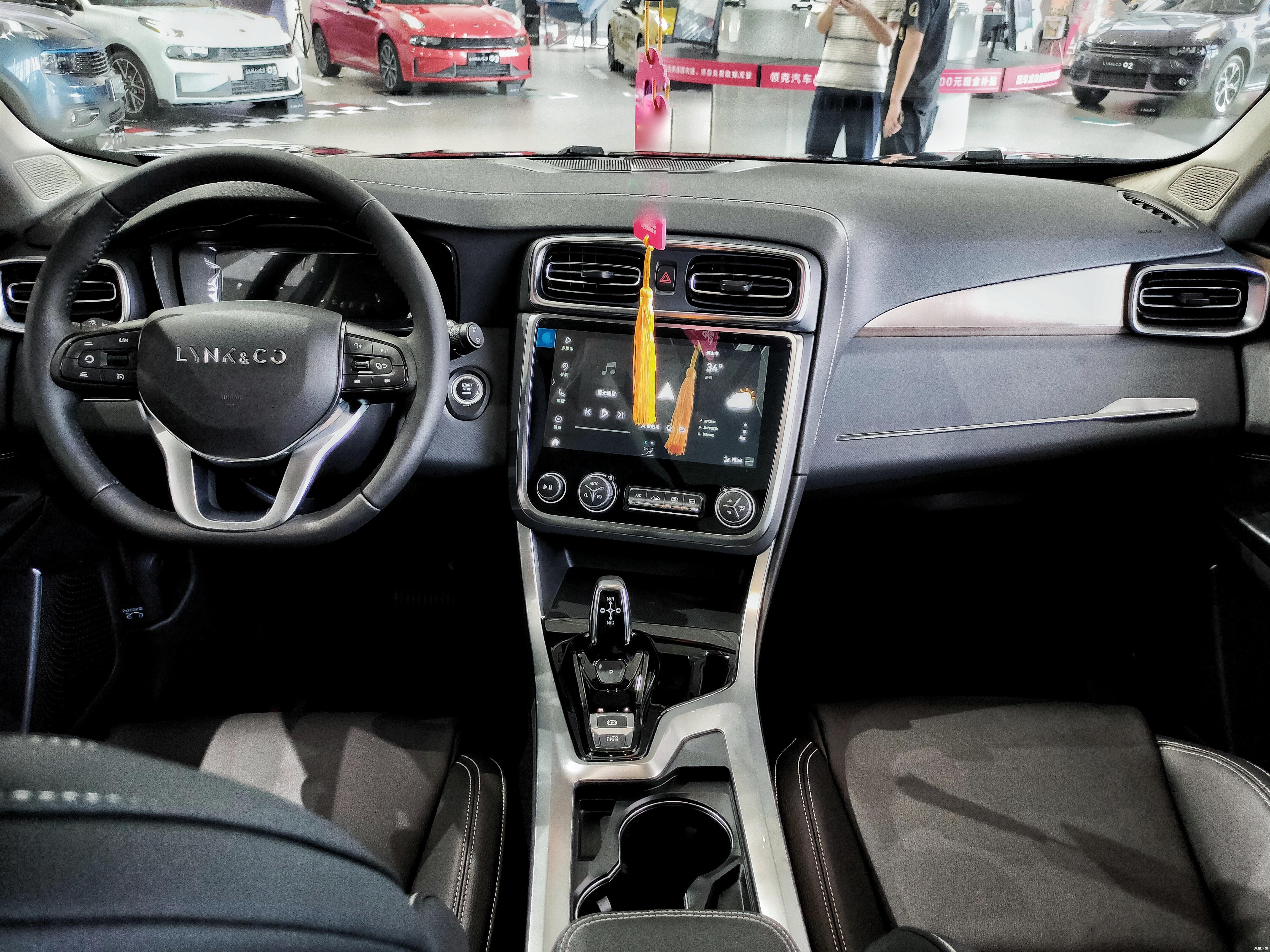 到店实拍给中国suv长脸的车领克01