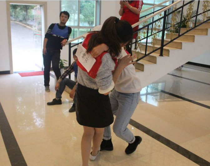 上高电商园撕名牌大战