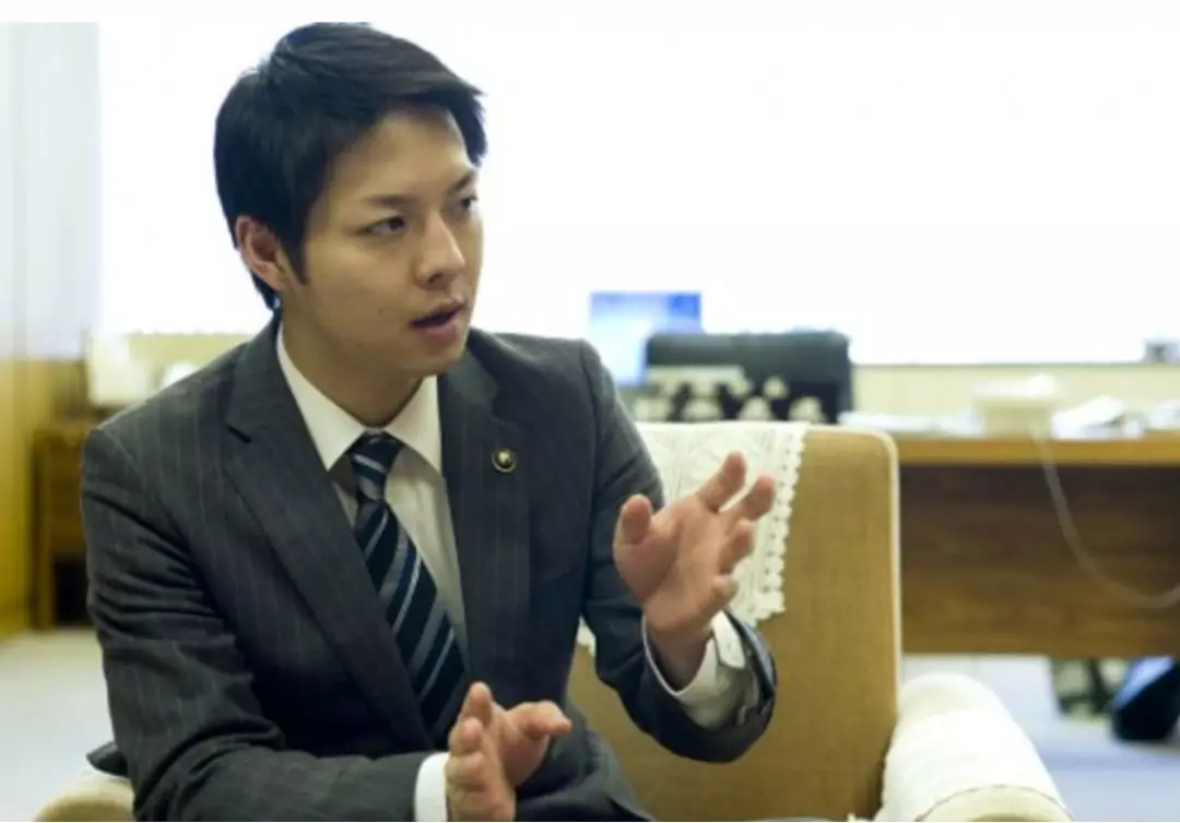 最近很火的日本北海道知事能力强长得又帅